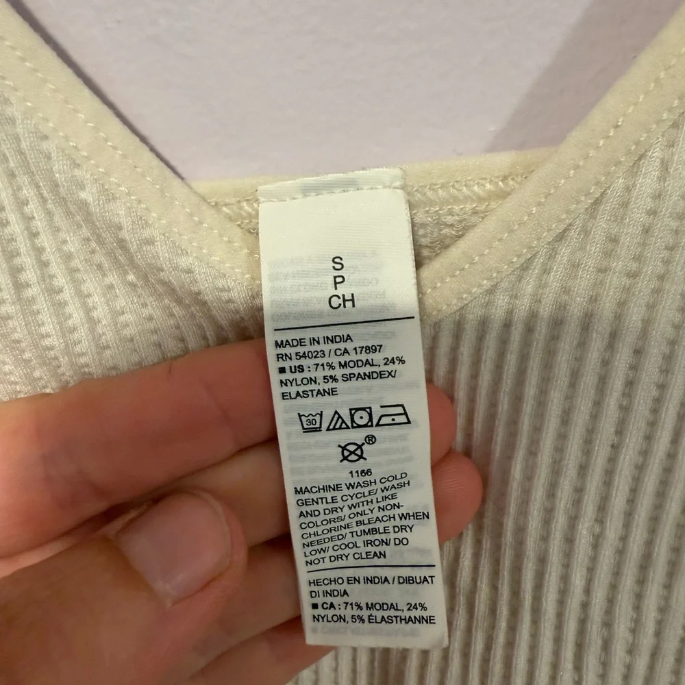 White ribbed old‎ navy stretch tank top
